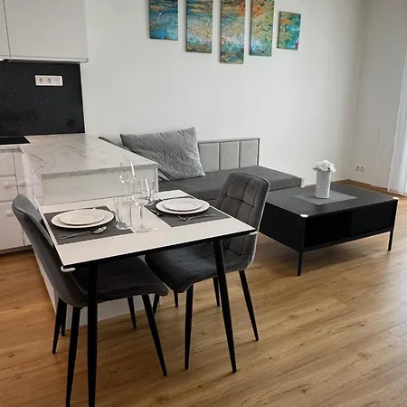 Prestige - Next To Ice Arena, Private Parking Apartamento *
