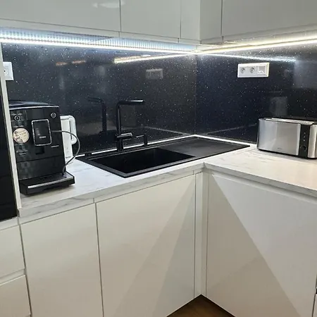 Prestige - Next To Ice Arena, Private Parking Apartman *