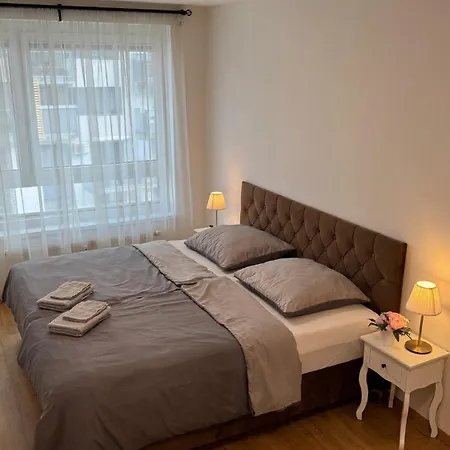 Prestige - Next To Ice Arena, Private Parking Pozsony