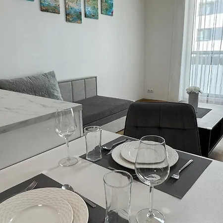 Prestige - Next To Ice Arena, Private Parking Appartamento *