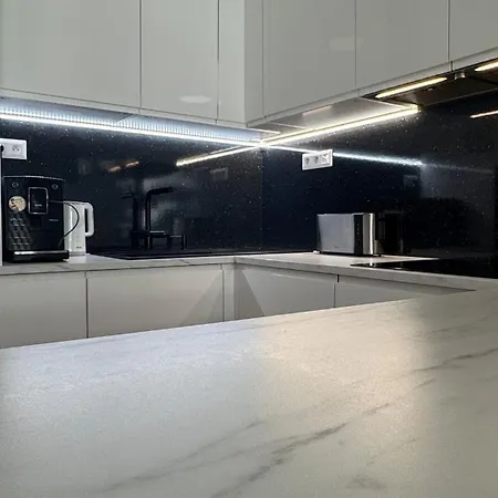 Prestige - Next To Ice Arena, Private Parking Pozsony