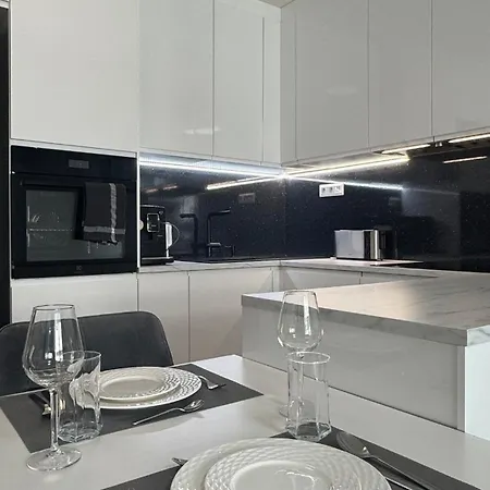 Prestige - Next To Ice Arena, Private Parking * Pozsony