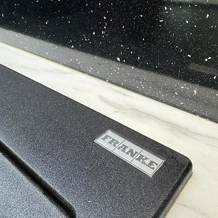 Apartman Prestige - Next To Ice Arena, Private Parking Pozsony