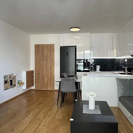 Prestige - Next To Ice Arena, Private Parking *