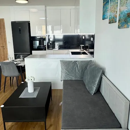 Prestige - Next To Ice Arena, Private Parking *