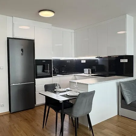 Apartament Prestige - Next To Ice Arena, Private Parking Bratysława