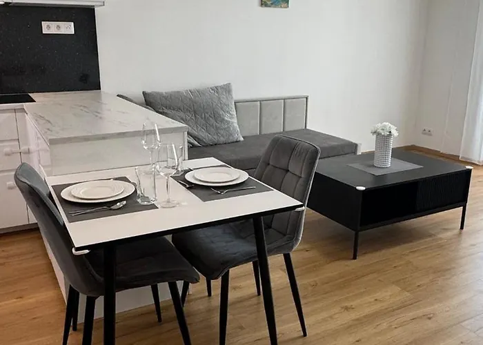 Prestige - Next To Ice Arena, Private Parking Apartament *