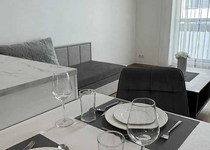Prestige - Next To Ice Arena, Private Parking Apartament *