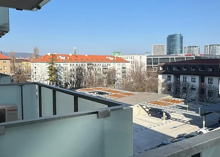 Prestige - Next To Ice Arena, Private Parking Apartament Bratysława