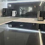 Prestige - Next To Ice Arena, Private Parking Apartamento