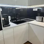 Prestige - Next To Ice Arena, Private Parking Apartamento *
