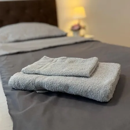 Prestige - Next To Ice Arena, Private Parking Apartment Pressburg